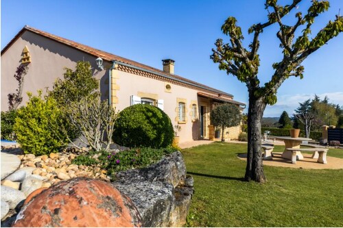 Terrasse, villa avec piscine surplombant les collines et piscine privée