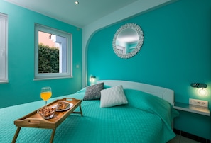 4 chambres, coffres-forts dans les chambres, fer et planche à repasser