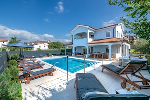 Piscine extérieure, piscine chauffée