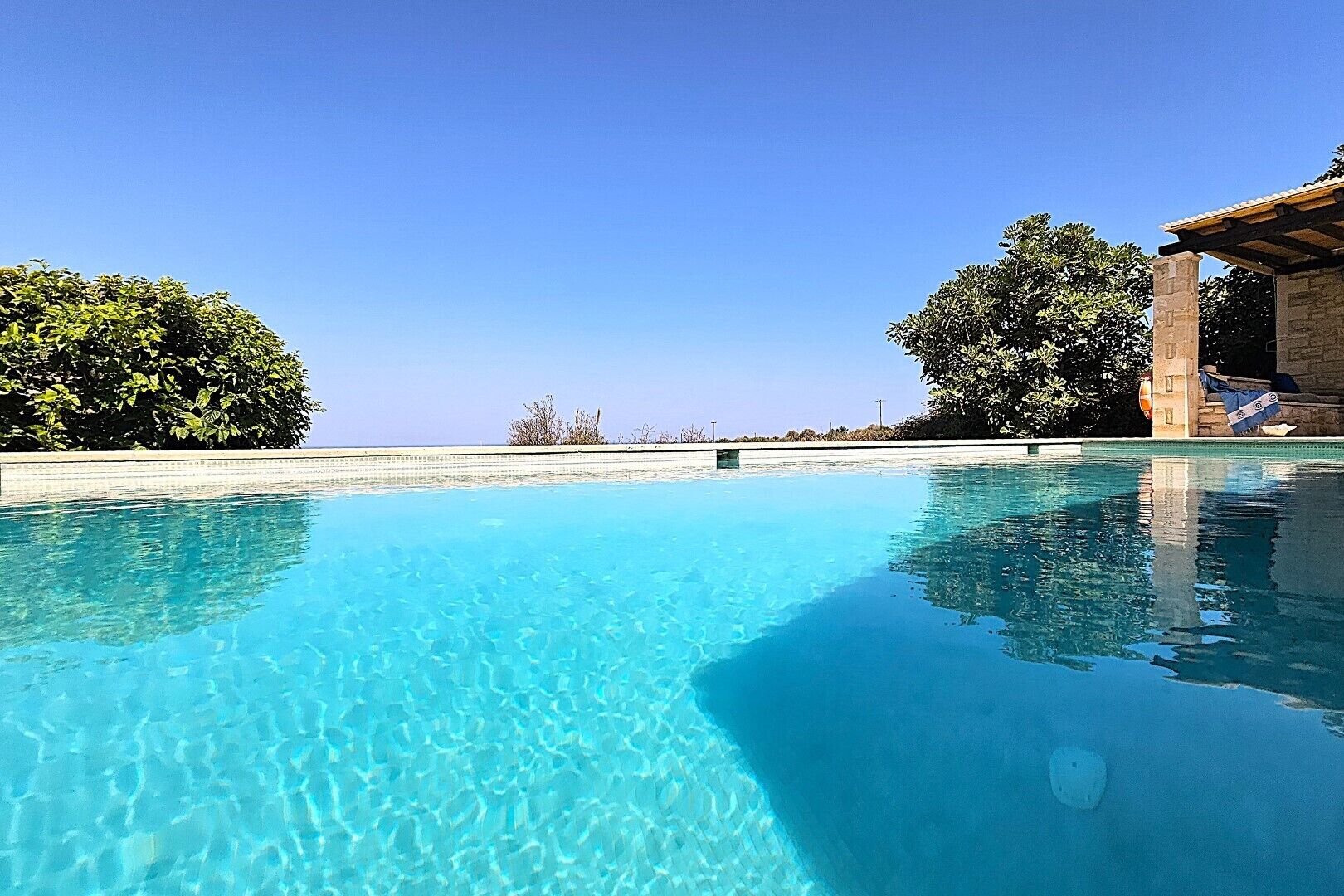 室外游泳池，恒温泳池