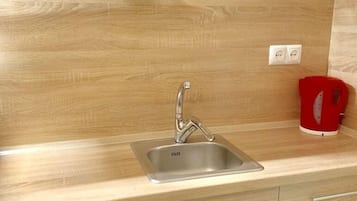 Apartament | Cuina bàsica privada | Frigorífic, microones i bullidora elèctrica