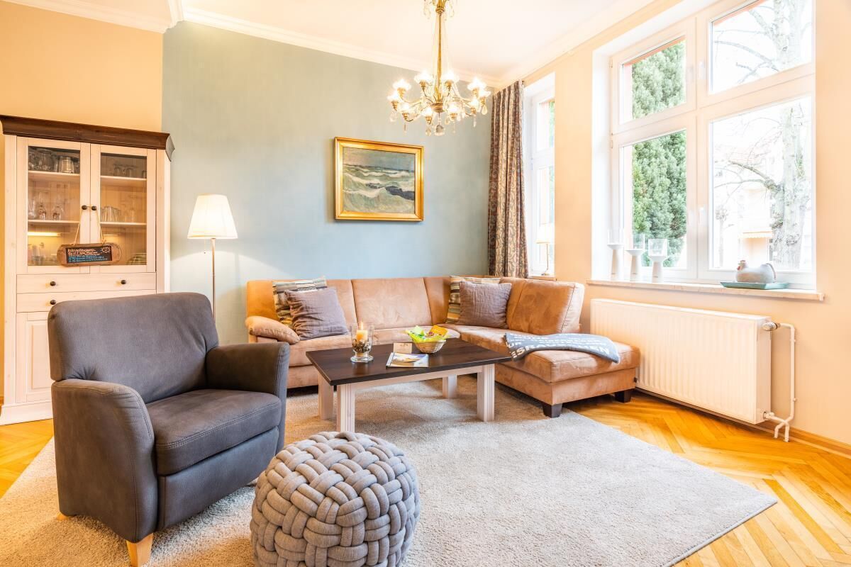 Lovingly furnished apartment with terrace, near the beach