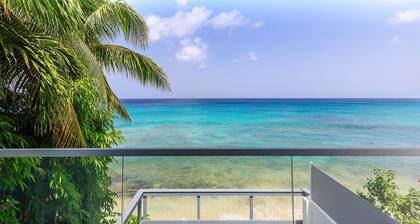 Imagine Villa- Clean & Modern Beachfront 4 bed with Penthouse
