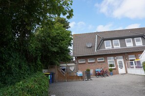 Exterior - Spacious apartment - approx. (Carolinensiel)