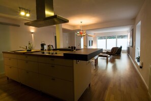 Kühlschrank, Ofen, Herdplatte, Geschirrspüler