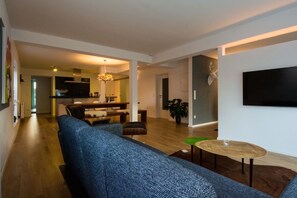 Fernseher, Stereoanlage