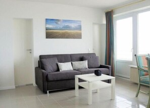 Fernseher, DVD-Player, Stereoanlage