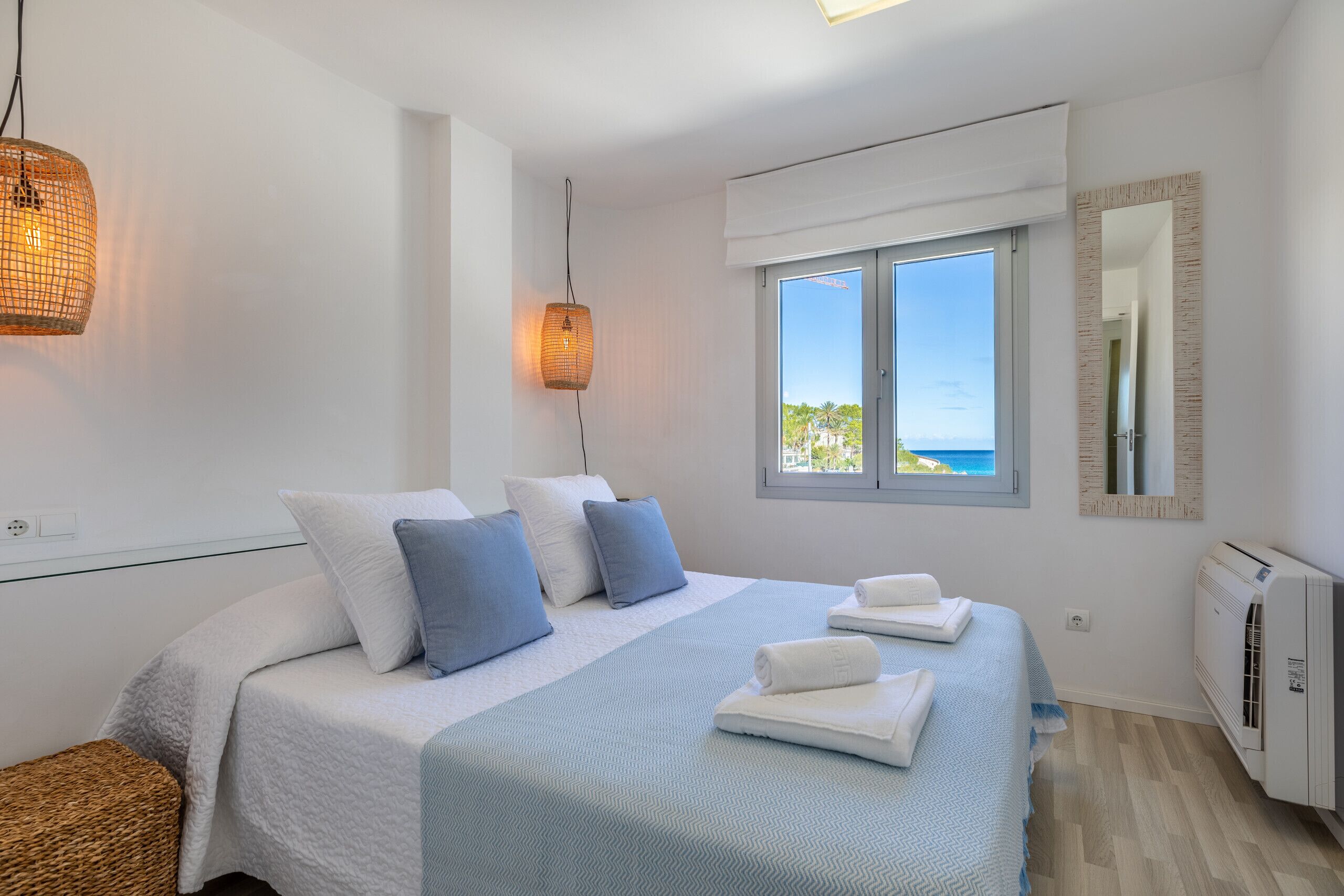 3 bedrooms, in-room safe, iron/ironing board, free WiFi