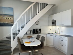 Fridge, microwave, oven, dishwasher - Bernstein - modern vacation apartment in the rose garden (Wangerooge)