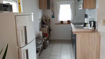 Frigorifero, forno, piano cottura, lavastoviglie