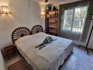 2 bedrooms, iron/ironing board, WiFi, bed sheets