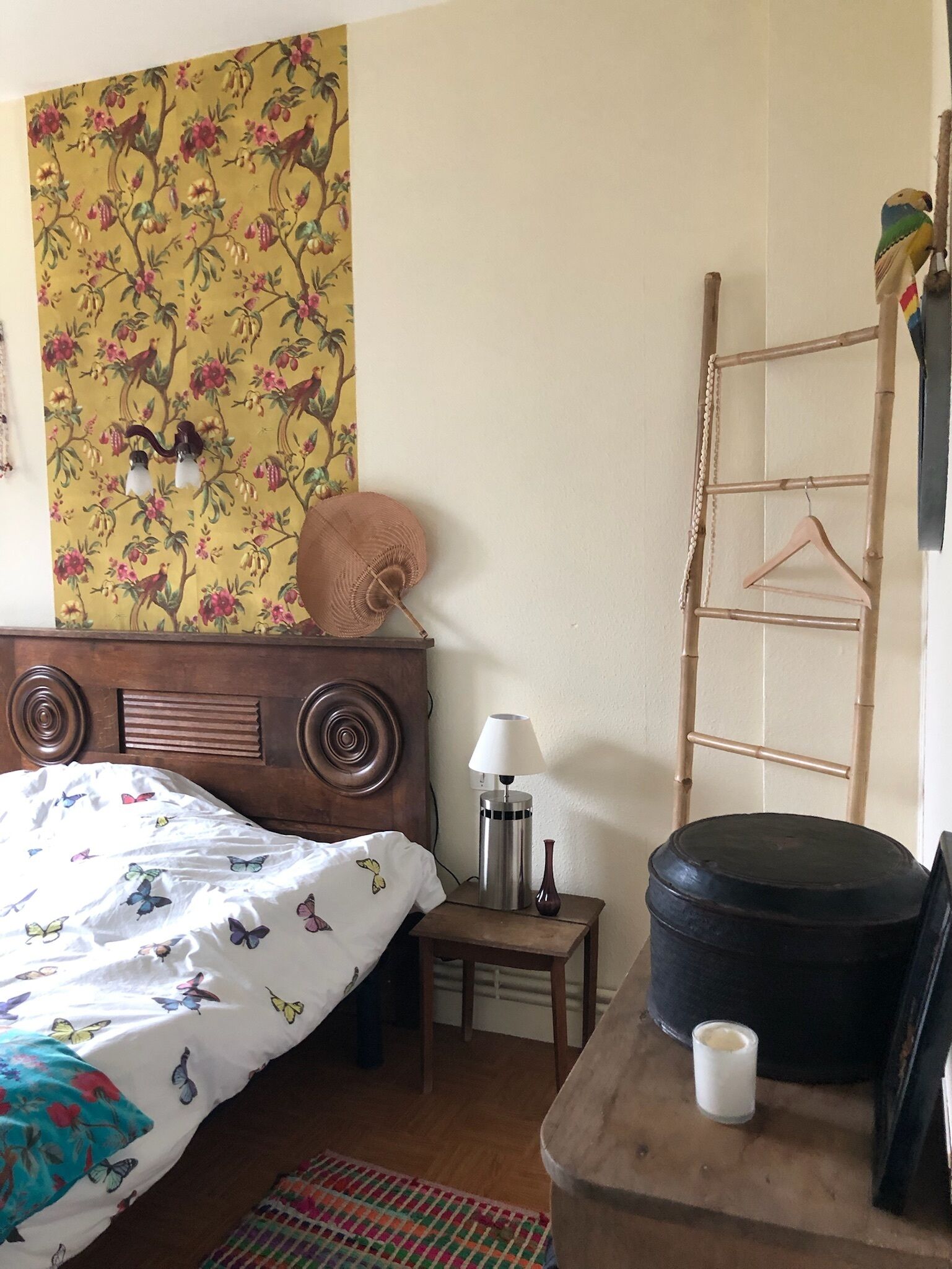 Cottage in 5ha area with flower gardens, arboretum, trails, stream