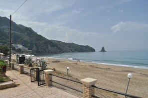 Ubicación a pie de playa y tumbonas