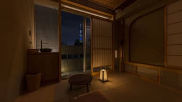 cyashitsu | Down comforters, Tempur-Pedic beds, in-room safe, soundproofing