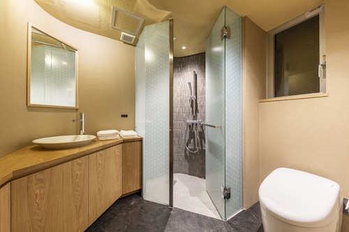 バスルームのシャワー