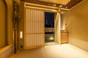 Habitación (cyashitsu) | 1 dormitorio, edredones de plumas, colchones Tempur-Pedic y caja fuerte