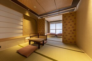 Rom (cyashitsu Fusuma) | Dundyner, Tempur-Pedic-senger, safe på rommet og lydisolert