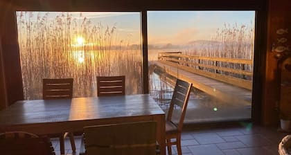 "Haus am See" suoraan järvellä omalla laiturilla ja soutuveneellä