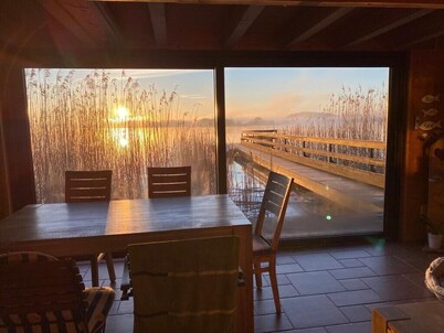 "Haus am See" directamente en el lago con su propio embarcadero y bote de remos 