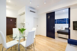 Apartment (Rzeszowska 4) | Living room | Flat-screen TV - Neo Apartments (Kraków)