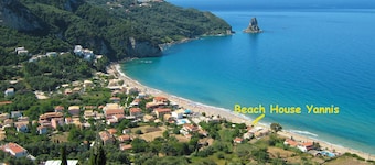 Beach houses Yannis on Agios Gordios beach on Corfu