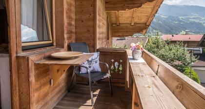 Landhaus Linden Appartement Johanna, FeWo in bester Lage in Uderns