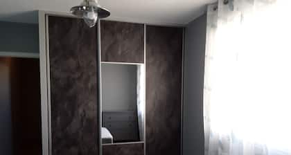 Petite suite entiÚrement neuve.Entrée indépendante avec couloir privé