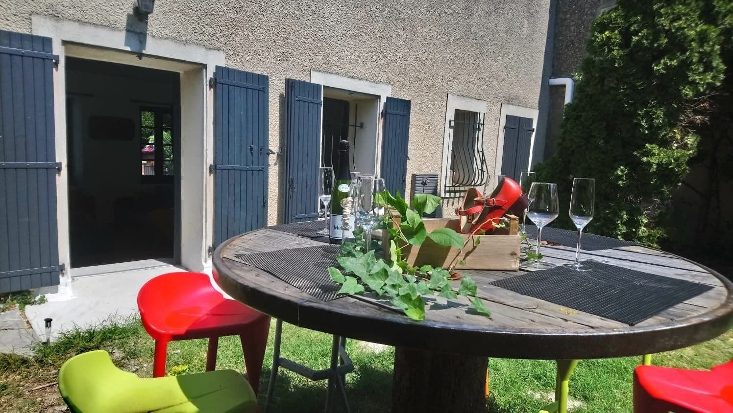 House with garden at the foot of Medieval City