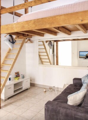 1 camera, insonorizzazione, ferro/asse da stiro, Wi-Fi