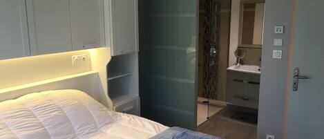 3 habitaciones, tabla de planchar con plancha y wifi gratis