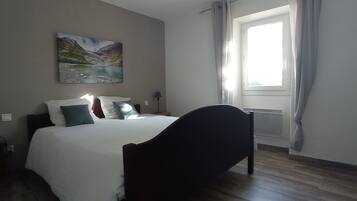 1 chambre, fer et planche Ă repasser, accĂšs Internet