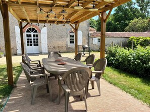 Outdoor dining - Vendée lodge, with heated indoor pool, surrounded by nature (Le Tablier)