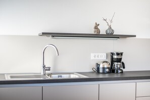 Fridge, microwave, stovetop, dishwasher - Beautiful, quiet and spacious apartment with stunning views over Brixen / Eisacktal (Raas)