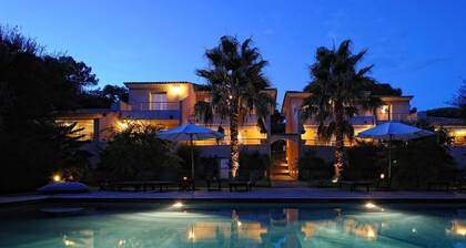 hochstehende *** Villa mit beheiztem Pool, in der Nähe der Innenstadt