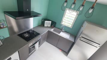 KjĂžleskap, mikrobĂžlgeovn, ovn og kokeplater