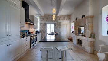 Frigorifero, forno, piano cottura, lavastoviglie