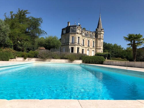 Château LENA private chateau with panoramic views, stunning park and pool!