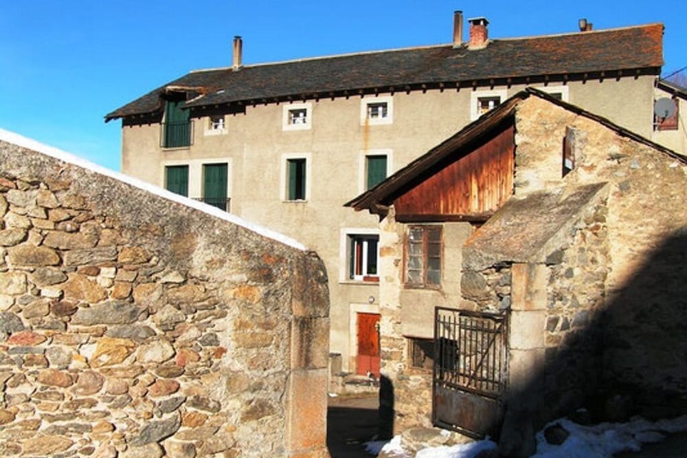 Warm cottage in the heart of the farm