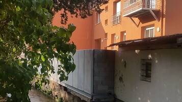 Enceinte de lâhĂ©bergement