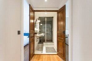 2 chambres, fer et planche à repasser, Wi-Fi gratuit, draps fournis