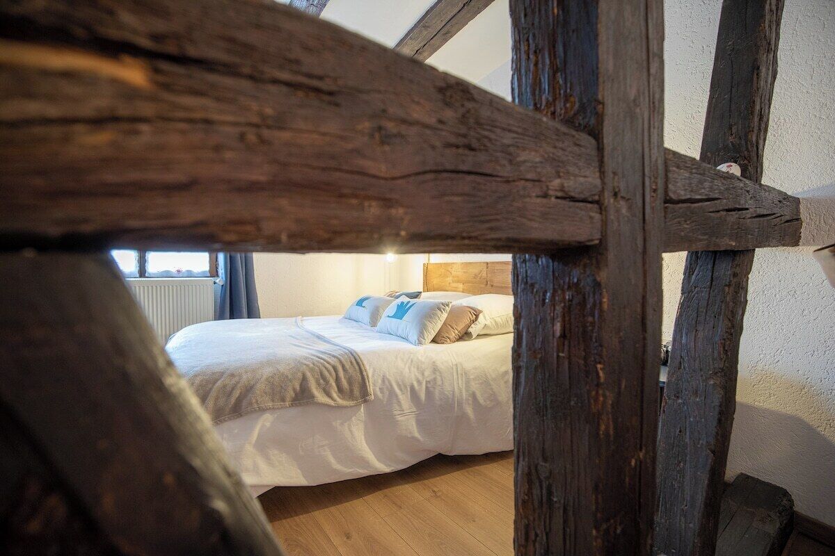 8 bedrooms, iron/ironing board, free WiFi, bed sheets