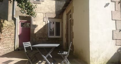 Agréable studio tout confort avec cour privative