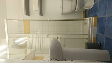 SĂšche-cheveux, serviettes fournies