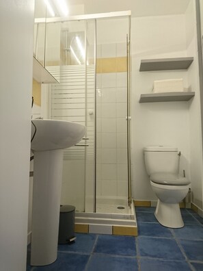 Hårføner og håndklær