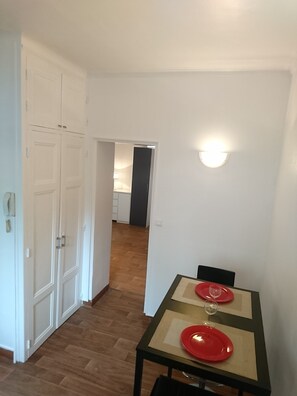 Interior - Pleasant comfortable studio with private courtyard (Lorient)