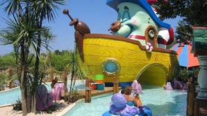 A water park with a large ship-themed play area, including a ship-shaped pool and various water rides. - ASHANTI ZEN GARDEN DELUXE (ALTEA REGION) (La Nucia)