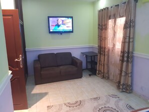 Fernseher, Kamin, Videothek