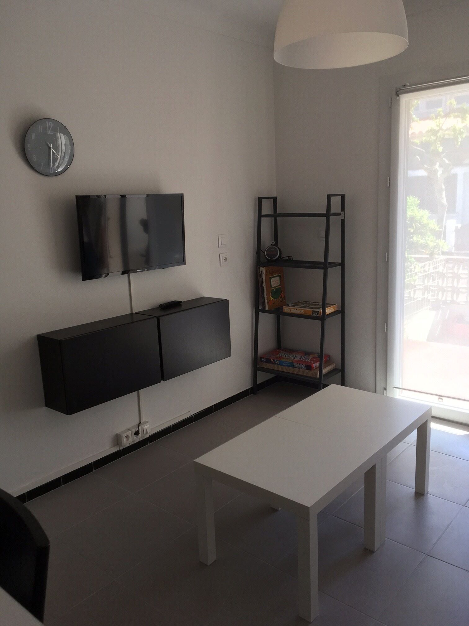 T2 with courtyard, 100m from the beach. Quiet area and close to shops (classified 3 *)