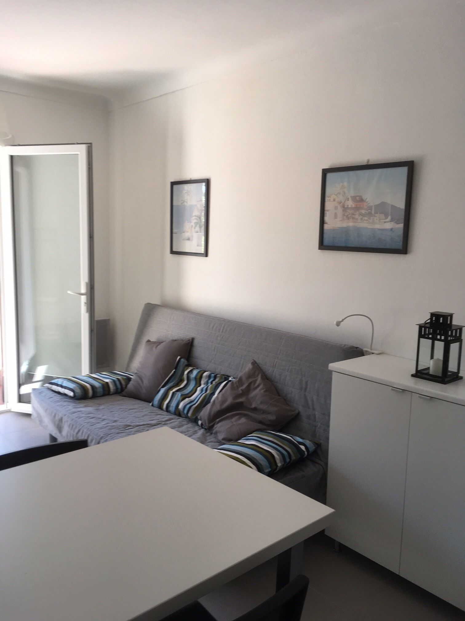 T2 with courtyard, 100m from the beach. Quiet area and close to shops (classified 3 *)