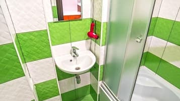 Apartment | Bathroom | Shower, hair dryer
